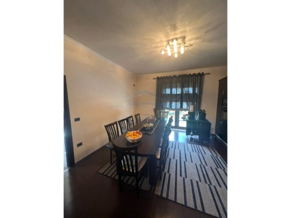 Tirane, shitet Vile , 351 m² 600.000 €