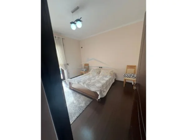 Tirane, shitet Vile , 351 m² 600.000 €
