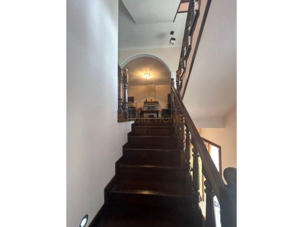 Tirane, shitet Vile , 351 m² 600.000 €