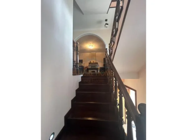 Tirane, shitet Vile , 351 m² 600.000 €