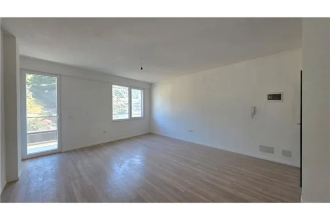 Vlore - Lungomare, shitet apartament 1+1+Ballkon Kati 8, 85 m² 148.500 € (Rruga Reshat Osmani, Vlore)