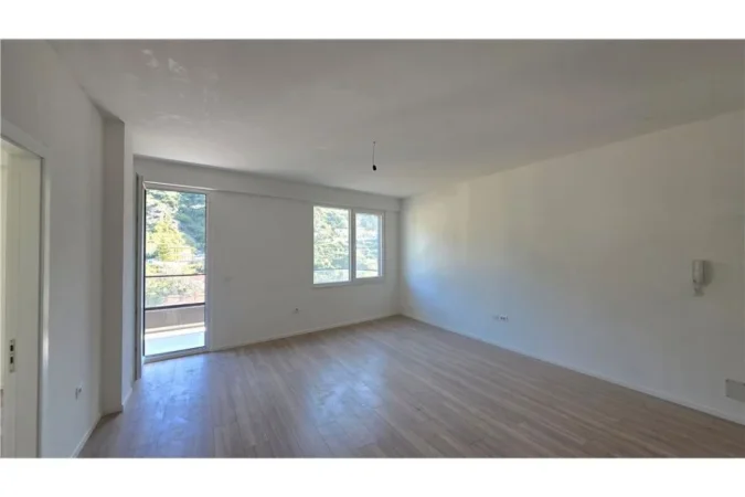 Vlore - Lungomare, shitet apartament 1+1+Ballkon Kati 8, 85 m² 148.500 € (Rruga Reshat Osmani, Vlore)