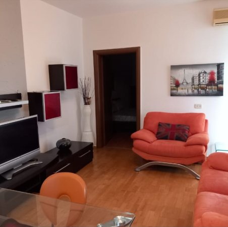 Tirane, jepet me qera apartament 1+1+Ballkon Kati 4, 65 m² 55,000Leke (21 Dhjetorit/Rruga Frederik Shiroka)