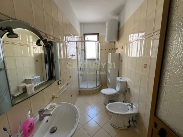 Tirane, jepet me qera Vile 3+1 Kati 3, 177 m² 1.415 € (Ambasada Amerikane)