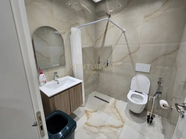 Tirane, shes 2+1 Kati 2, 121 m² 210.000 € (Kopshti Botanik)