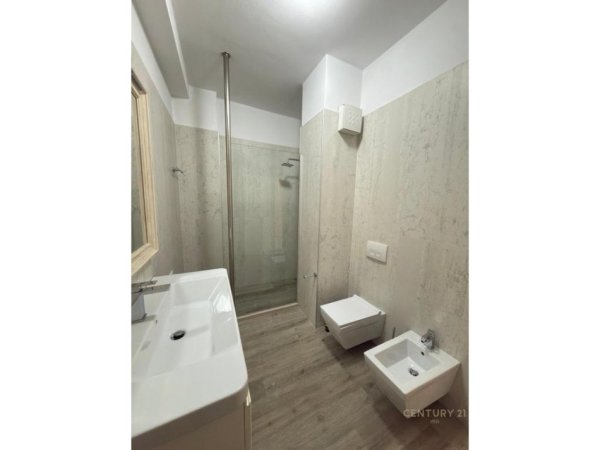 Tirane, shes apartament 2+1 Kati 7, 118 m² 365.000 € (KOMUNA E PARISIT)
