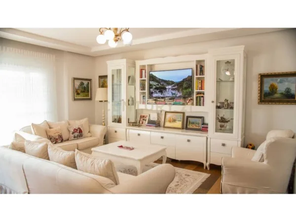 Tirane, shes apartament 4+1 Kati 5, 200 m² 620.000 € (Kopshti Zoologjik)