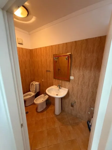 Tirane, shitet apartament 2+1+Ballkon Kati 3, 75 m² 112.000 € (Rruga e Thesarit)