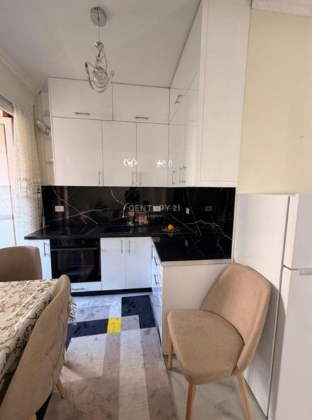 Tirane, jepet me qera apartament 1+1 Kati 2, 60 m² 670 € (Kompleksi Trio Tower)