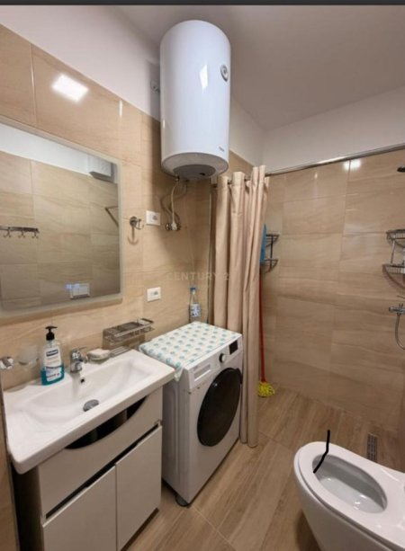 Tirane, jepet me qera apartament 1+1 Kati 2, 60 m² 670 € (Kompleksi Trio Tower)
