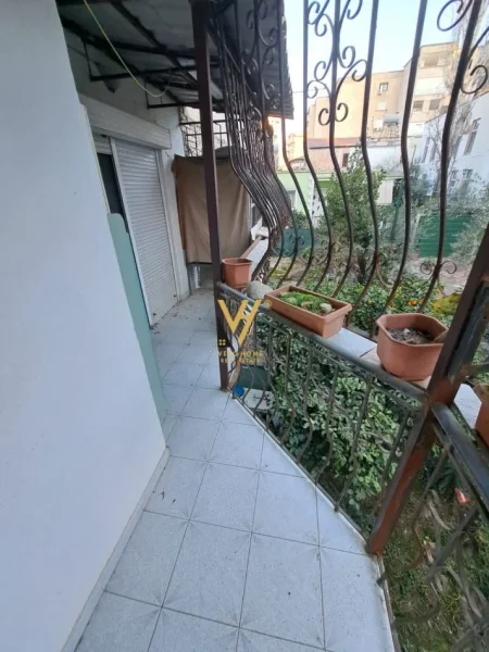Tirane, jepet me qera apartament 1+1+Ballkon Kati 2, 52 m² 400 € (QYTET STUDENTI)