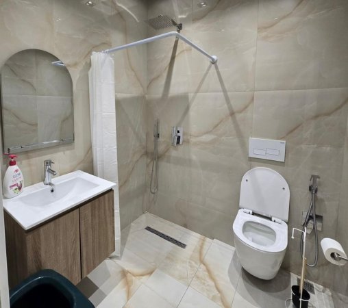 Tirane, jepet me qera apartament 2+1 Kati 2, 120 m² 550 € (Kopshti Botanik)