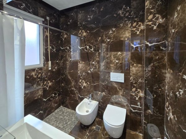 Tirane, jepet me qera apartament 2+1 Kati 2, 120 m² 550 € (Kopshti Botanik)