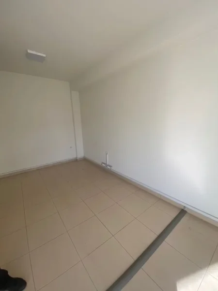 Tirane, jepet me qera zyre , 68 m² 800 € 