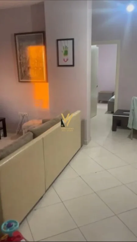 Tirane, jepet me qera apartament 2+1+Ballkon Kati 5, 98 m² 450 € (FRESK)