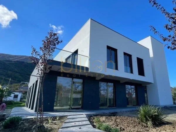 Tirane, jepet me qera , 3.600 m² 2.999 € (Rruga Tirane-Elbasan,Berzhite)