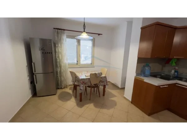 Tirane, jepet me qera apartament 2+1 Kati 4, 128 m² 730 €