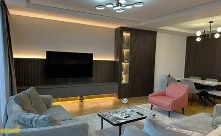 Tirane, shitet apartament 2+1+Ballkon Kati 5, 132 m² 800.000 € (Lake View residenc)