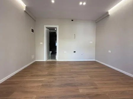 shitet apartament 1+1 Kati 1, 27 m² 82.000 € (Ambasada Amerikane)