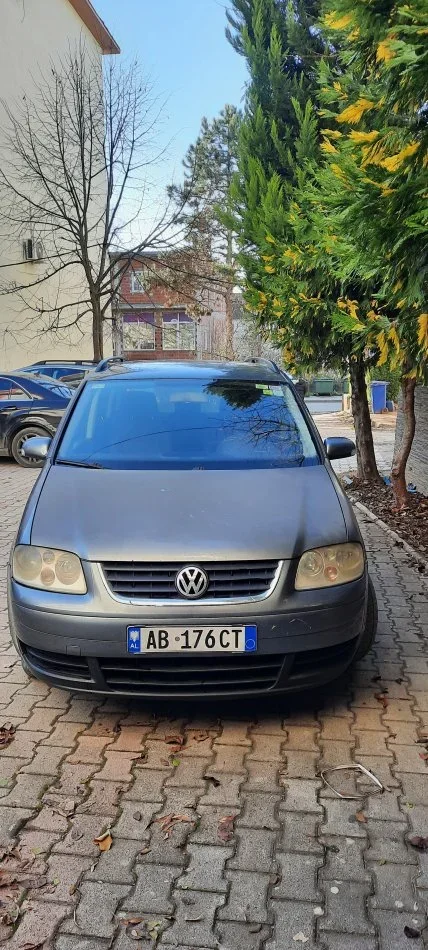 Kukes, shitet makine Volkswagen Nafte, gri metalizato manuale Kondicioner 300 km 2700 €