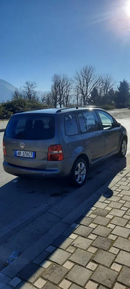 Kukes, shitet makine Volkswagen Nafte, gri metalizato manuale Kondicioner 300 km 2700 €