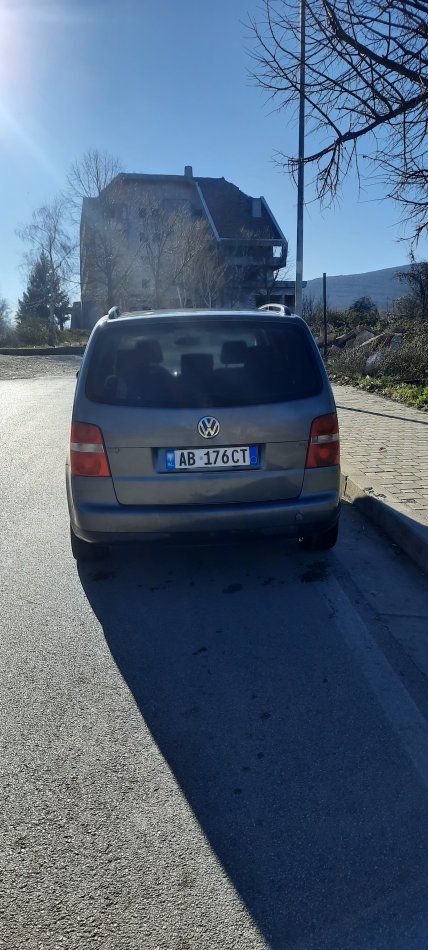 Kukes, shitet makine Volkswagen Nafte, gri metalizato manuale Kondicioner 300 km 3.400 €
