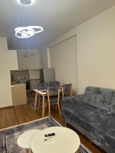 Tirane, jepet me qera apartament 1+1+Ballkon Kati 6, 60 m² 700 € (KOMUNA E PARISIT)