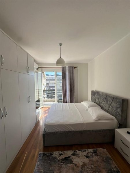 Tirane, jepet me qera apartament 1+1+Ballkon Kati 6, 60 m² 700 € (KOMUNA E PARISIT)