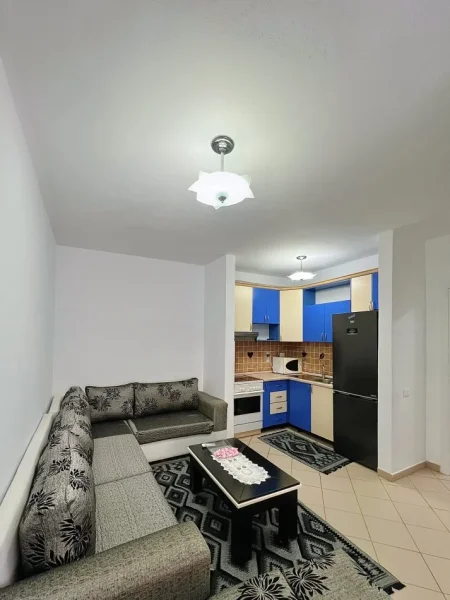 Durres, jepet me qera apartament 1+1 Kati 6, 62 m² (Lagjia 13, Plazh) me ashensor, afer Hotel Horizont