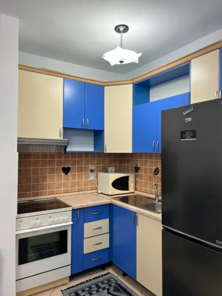 Durres, jepet me qera apartament 1+1 Kati 6, 62 m² (Lagjia 13, Plazh) me ashensor, afer Hotel Horizont