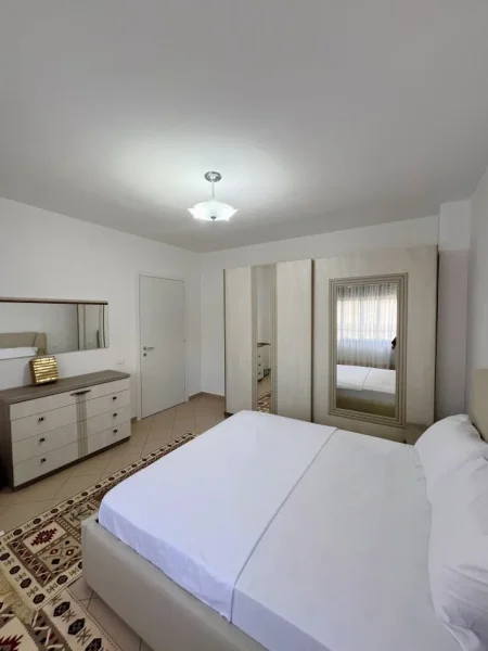 Durres, jepet me qera apartament 1+1 Kati 6, 62 m² (Lagjia 13, Plazh) me ashensor, afer Hotel Horizont