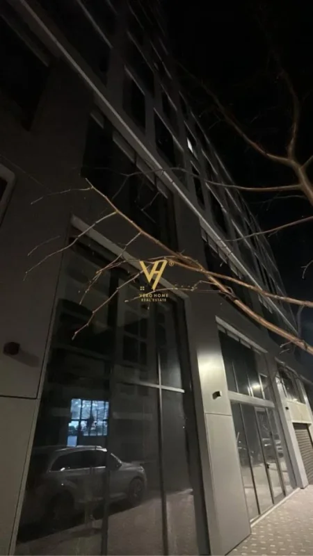 Tirane, jepet me qera dyqan Kati 0, 40 m² 500 € (JORDAN MISJA)