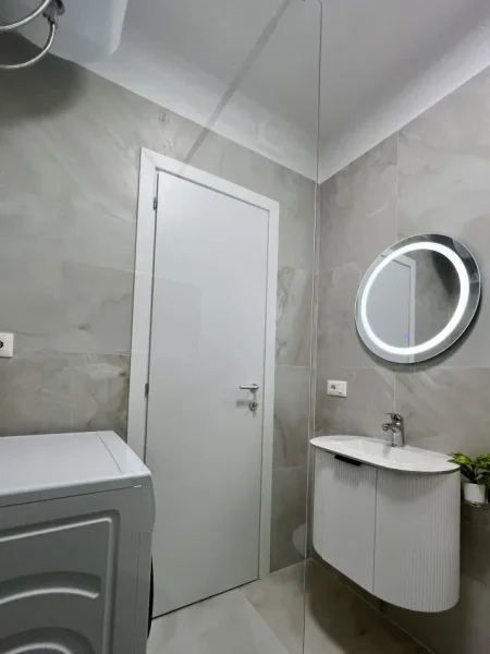 Durres, jepet me qera apartament 1+1 Kati 6, 62 m² (Lagjia 13, Plazh) me ashensor, afer Hotel Horizont