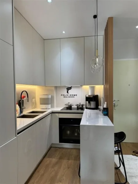 Tirane, jepet me qera apartament 1+1 Kati 5, 70 m² 650 € (RRUGA NDRE MJEDA)