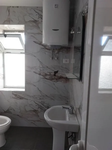 Tirane, jepet me qera apartament 1+1 Kati 1, 60 m² 530 € (RRUGA BARDHYL)