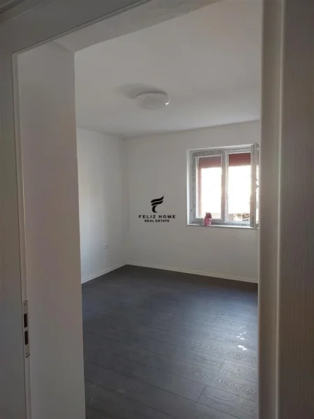 Tirane, jepet me qera zyre Kati 1, 60 m² 600 € (RRUGA BARDHYL)
