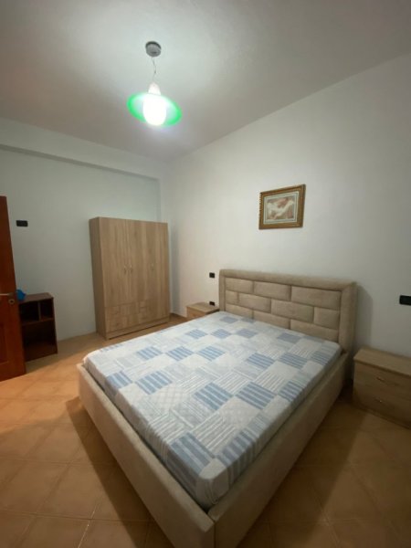 Tirane, jepet me qera apartament 2+1 , 80 m² 400 € 
