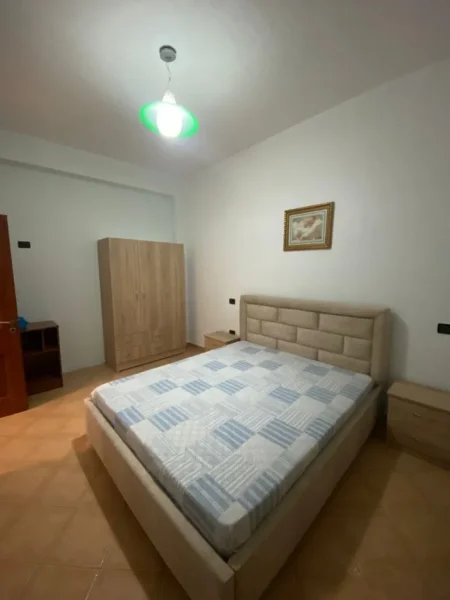 Tirane, jepet me qera apartament 2+1 , 80 m² 400 € 