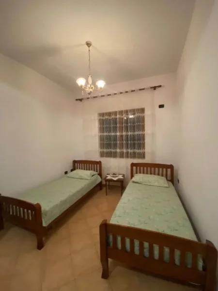 Tirane, jepet me qera apartament 2+1 , 80 m² 400 € 