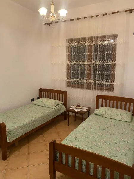 Tirane, jepet me qera apartament 2+1 , 80 m² 400 € 