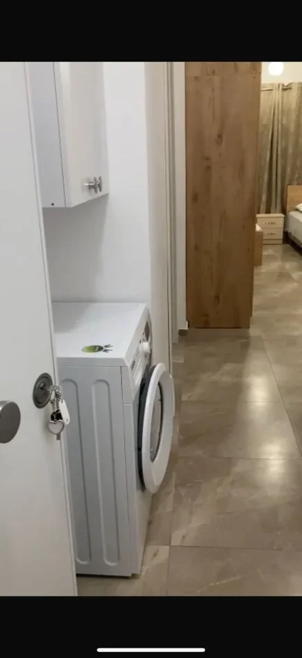 Tirane, jepet me qera garsonier 1+1 Kati 6, 30 m² 300 € (Ali Demi)