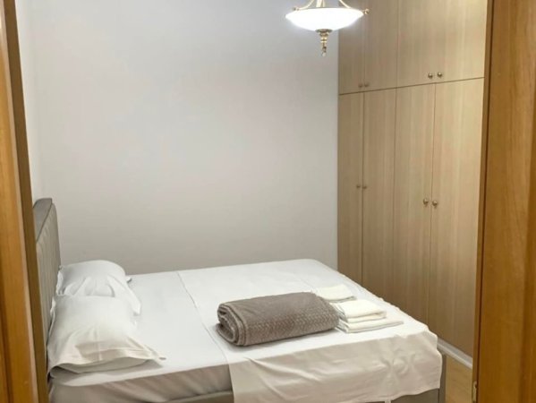 Tirane, shitet apartament 1+1 , 65 m² 148.000 € (liqeni thate)
