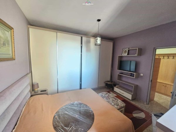 Tirane, jepet me qera apartament 1+1+Ballkon Kati 8, 65 m² 500 € (rruga e kavajes)