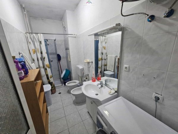 Tirane, jepet me qera apartament 1+1+Ballkon Kati 8, 65 m² 500 € (rruga e kavajes)