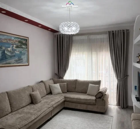Tirane, jepet me qera apartament 1+1 Kati 5, 74 m² 600 € (Rruga Don Bosko)