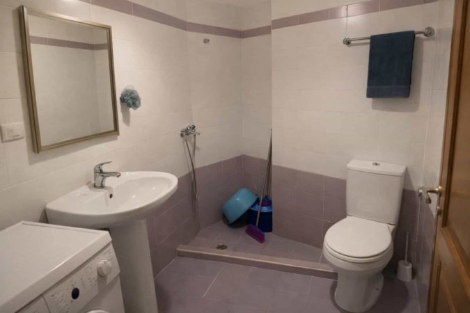 Tirane, jepet me qera apartament 1+1 Kati 3, 77 m² 400 € (Rruga Astrit Losha)