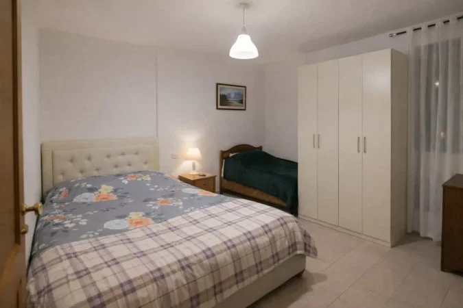 Tirane, jepet me qera apartament 1+1 Kati 3, 77 m² 400 € (Rruga Astrit Losha)