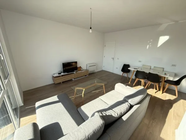 Tirane, jepet me qera apartament 1+1 Kati 8, 82 m² 182.000 € (Rruga 5 Maj)