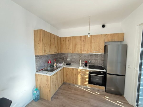 Tirane, jepet me qera apartament 1+1 Kati 8, 82 m² 182.000 € (Rruga 5 Maj)