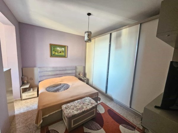 Tirane, jepet me qera apartament 1+1 Kati 8, 65 m² 500 € (Rruga e Kavajes)